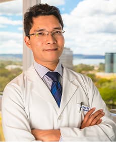 Dr. Carlos Watanabe - Cirurgião Urologista, Especialista em Cirurgia Robótica